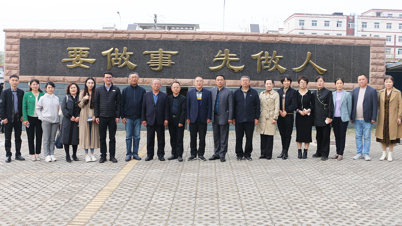 高新区企业家协会20余位企业家代表来到烟台瑞华食品有限公司参观访问